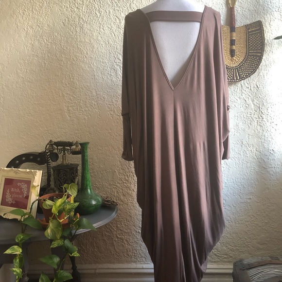 ❤️Host Pick ❤️Long Dolman Sleeve Taupe Maxi Dress - Picture 3 of 4